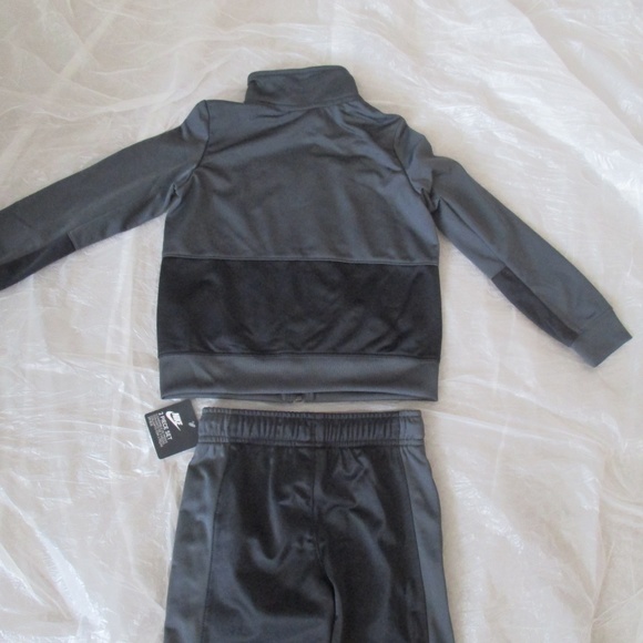 Nike Boys Tracksuit 2 Piece Black Gray 86C389-693 Brand New with Tags - Picture 7 of 8